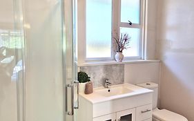 Absolute Lake View Motel